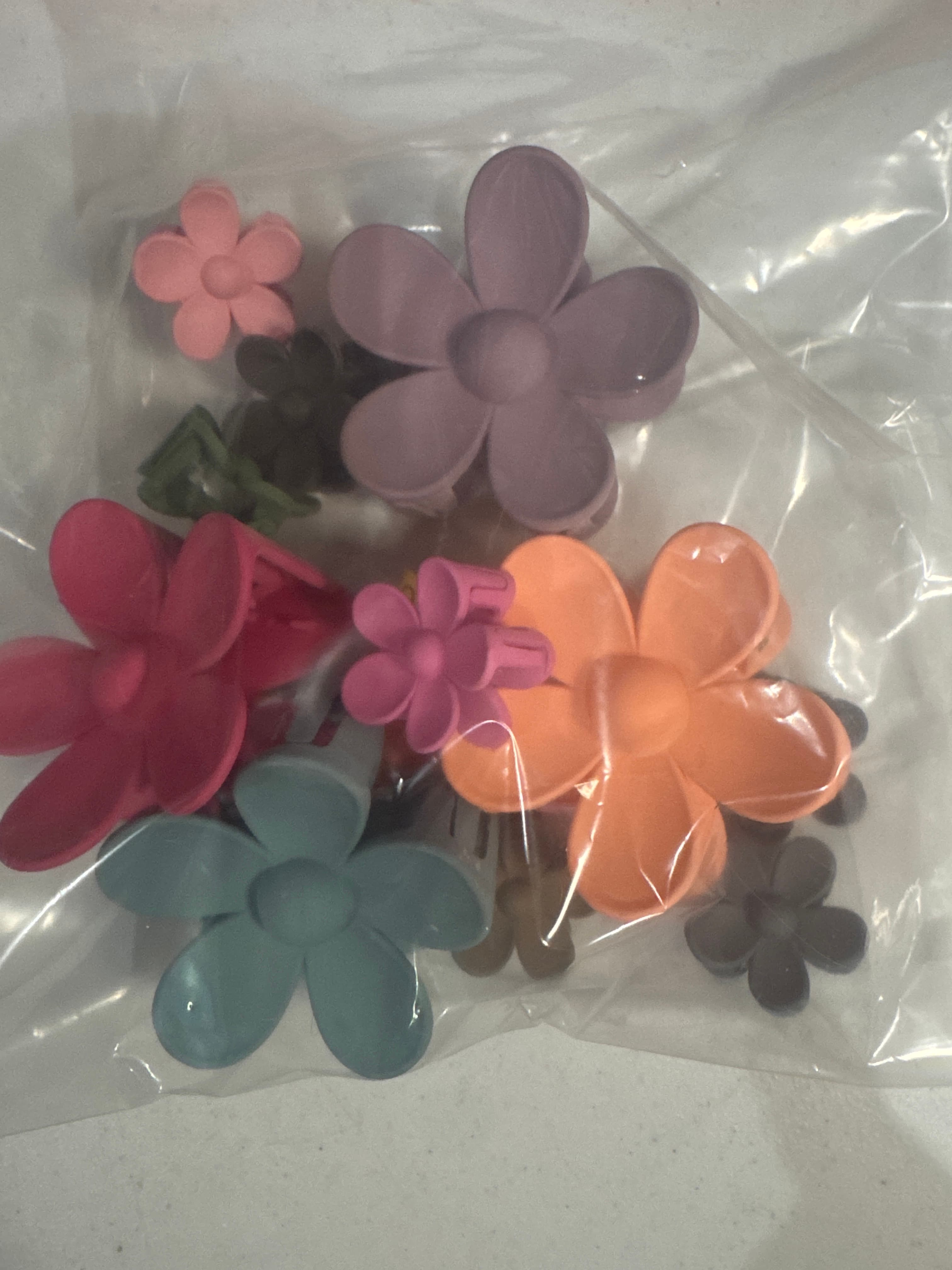 Hair claws (open box but new )